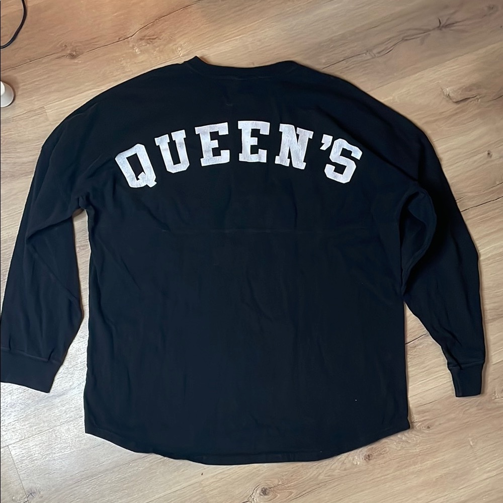 Vintage Queen's University Lightweight Crewneck Sweatshirt. Size M.‎